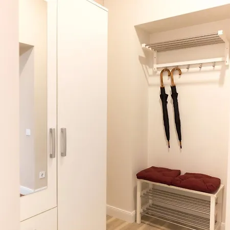 Cozy Center Apartment! *