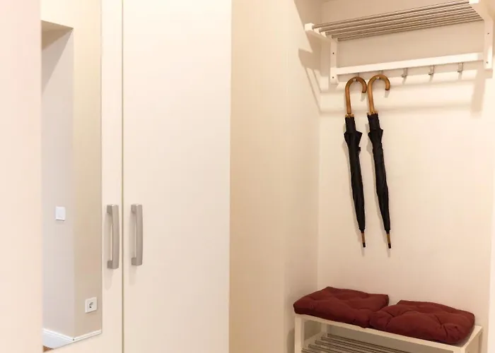 Cozy Center Apartment! *